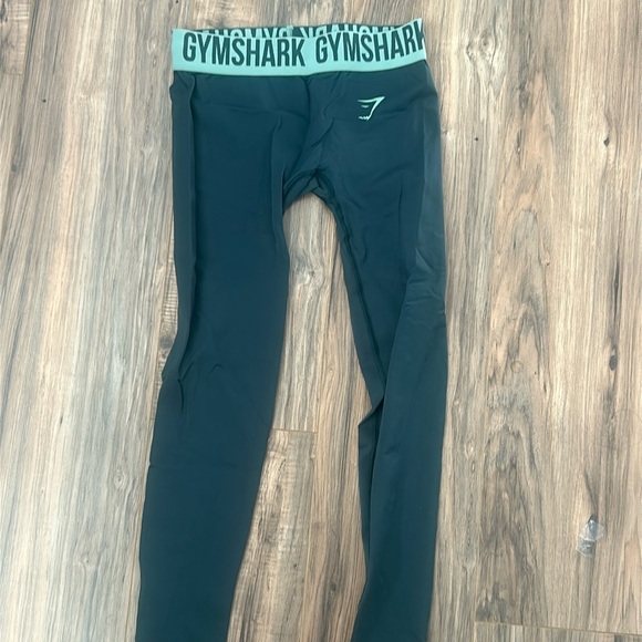 XS GYMSHARK LEGGINGS BRAND NEW NEVER WORN, ALL 4 FOR $60 OR 1 FOR $15 - Picture 1 of 4